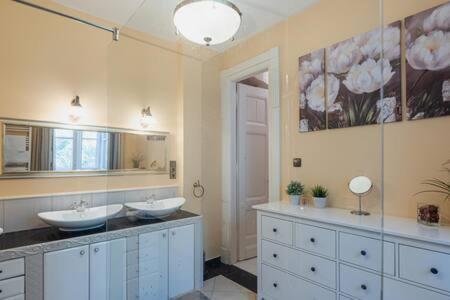 Charming Flat In The Center Apartment Budapest
